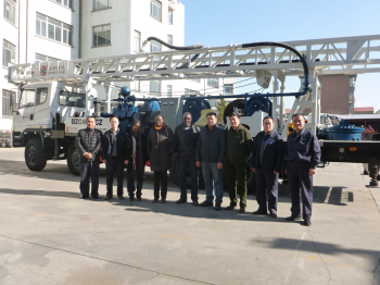 尼日利亞、塞內(nèi)加爾、新疆克拉瑪依客戶來我廠訂購鉆機